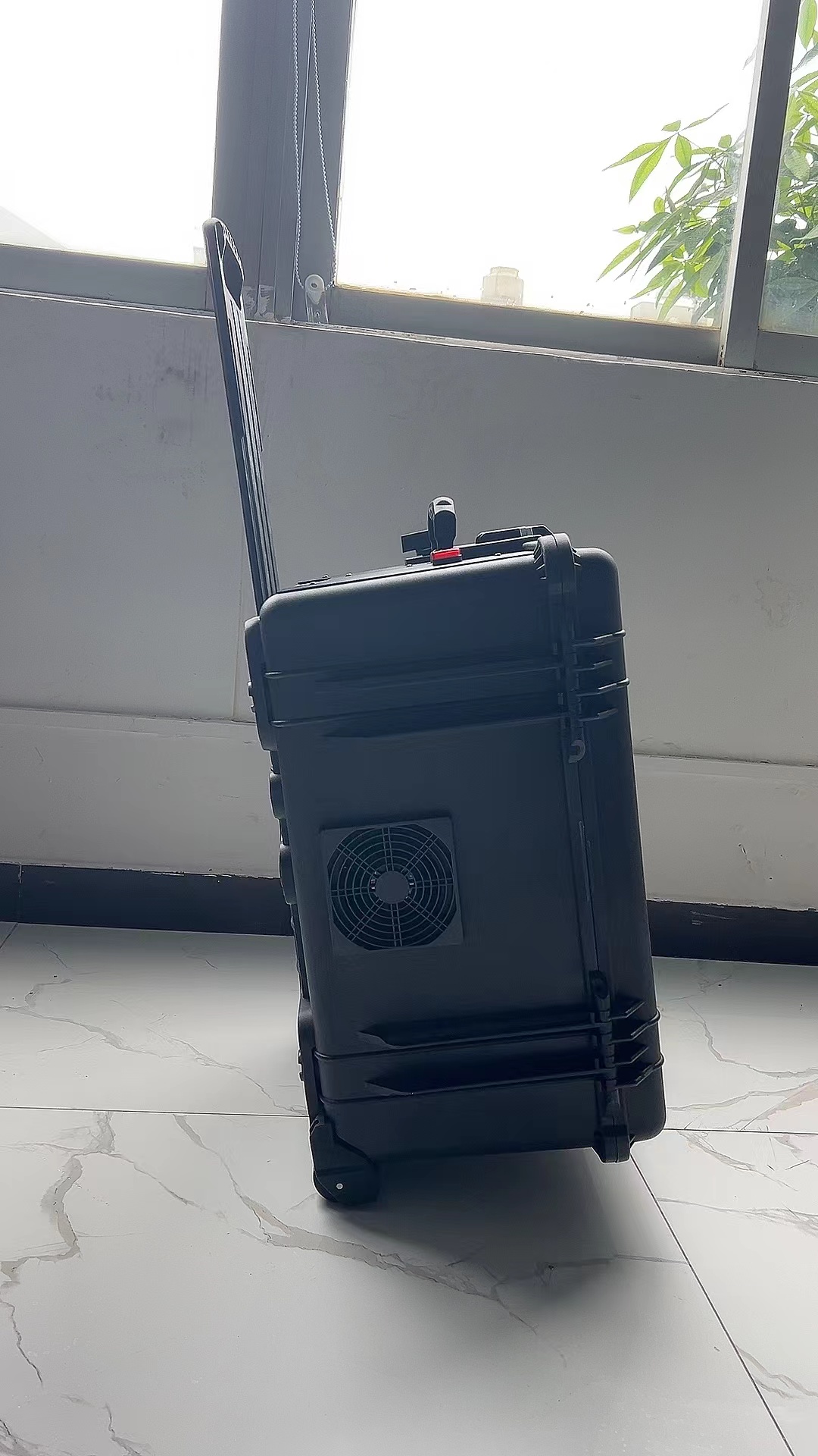 新源手拉箱型移动通信干扰器